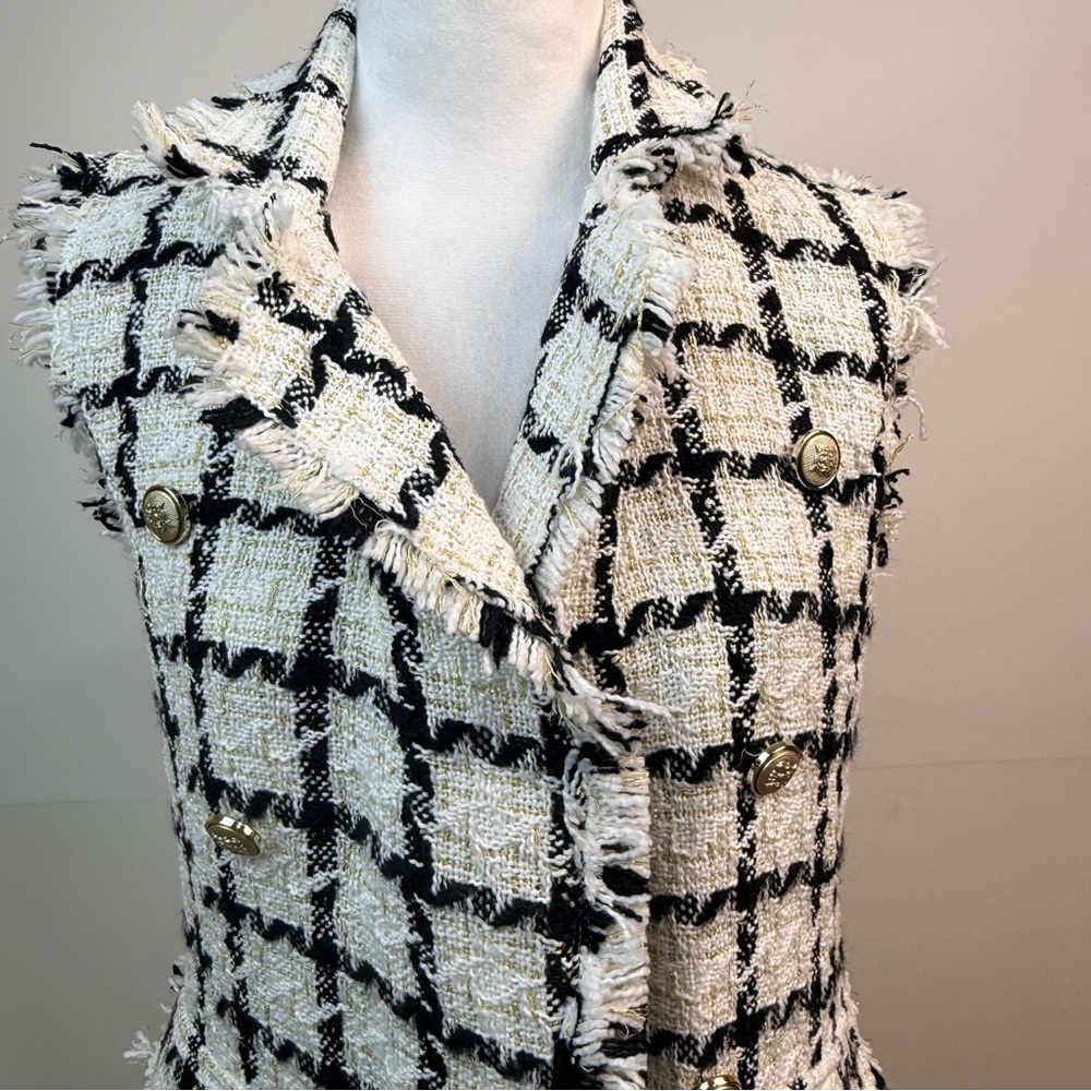NEW Women’s Black & White Tweed Sleeveless Vest Jacket Gold Buttons Fringe Trim - Picture 9 of 16